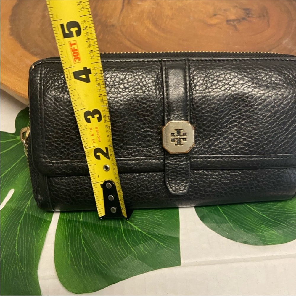 Tory Burch Black Pebbled Leather Continental Wallet with Gold Logo Accent - Picture 11 of 12